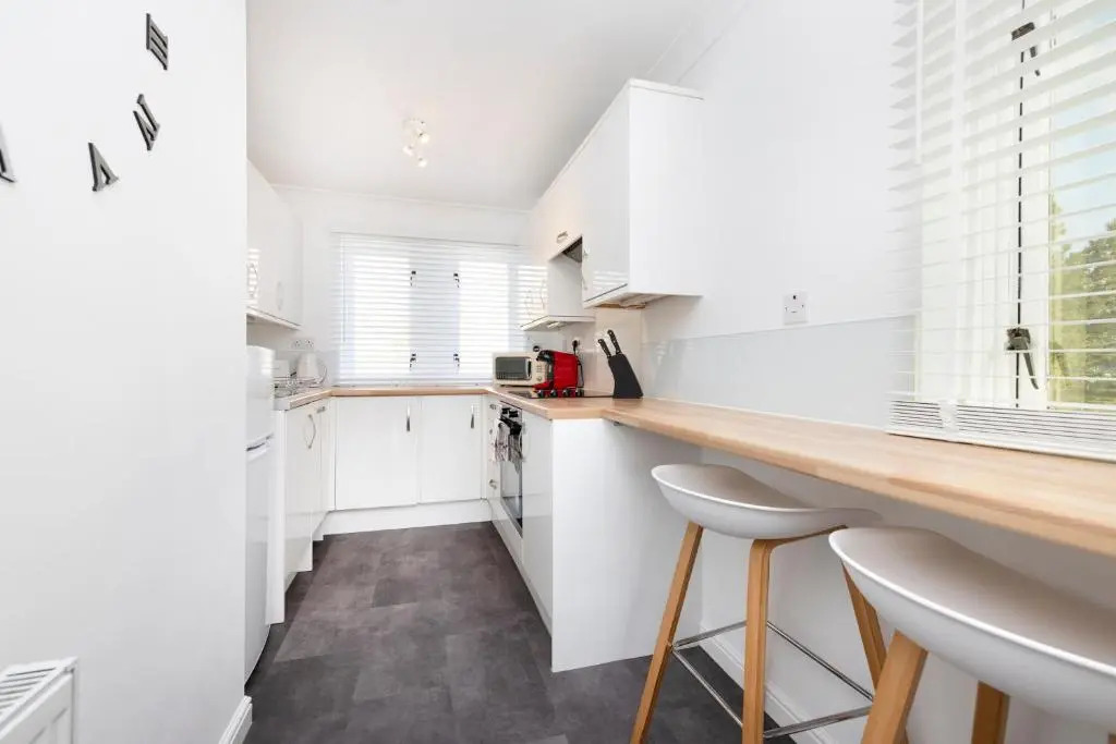 JOIVY Bright 3-Bed Flat Overlooking The Clyde