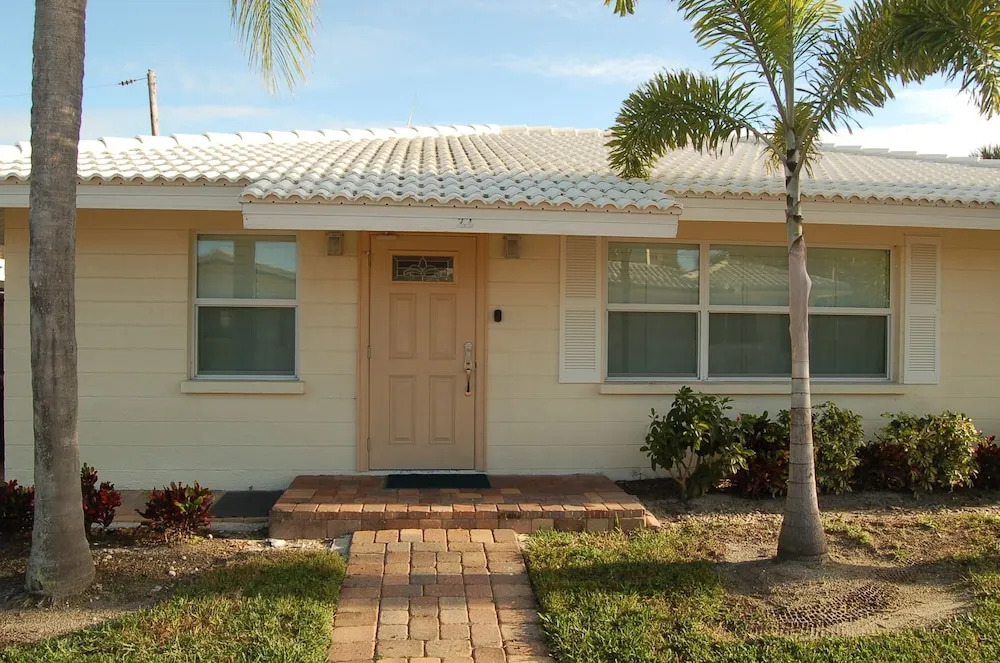 Aloha Kai - Unit 22 2 Bedrooms 2 Bathrooms Apts