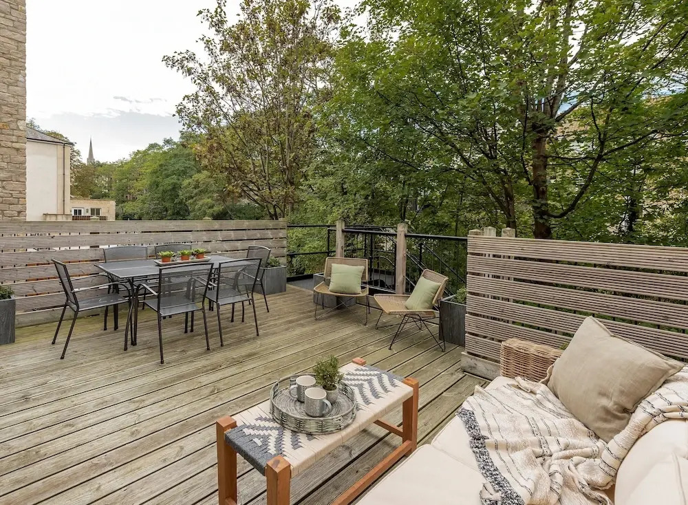 Riverside Home with Private Parking