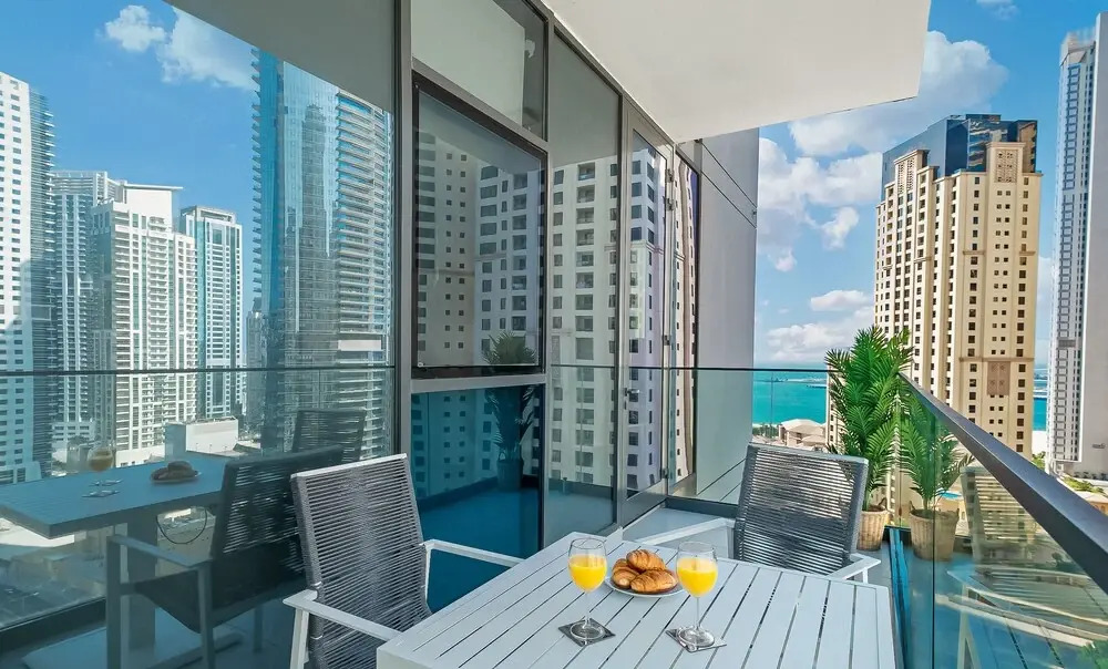 LUX Contemporary Suite Marina View 4