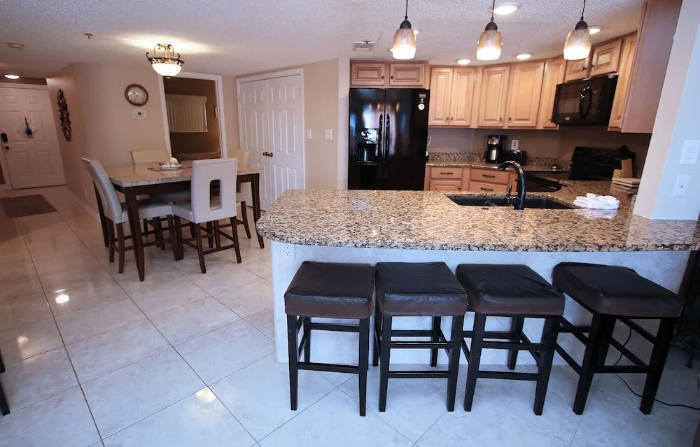 Beach Palms 402