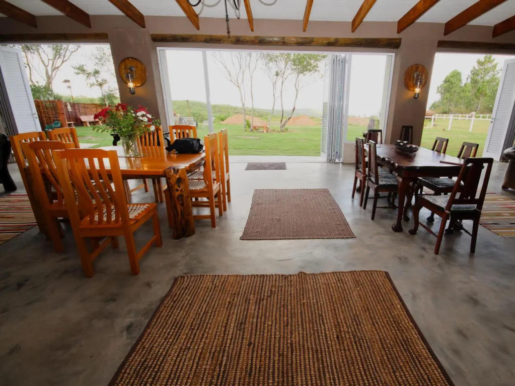 TNiqua Stable Inn