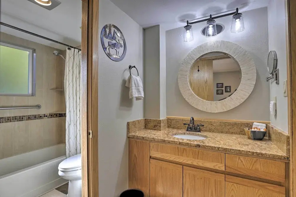 Creekside Frisco Condo w/ Views & Pool Access!