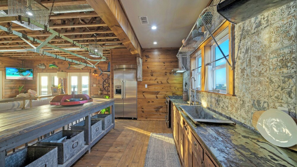 Fish Camp Buyout by Avantstay Unique 6bdr Escape, Private Pool + Views!