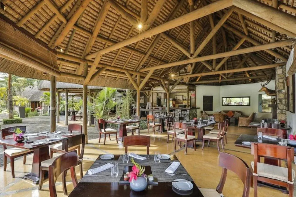 The Bay Club at Anahita