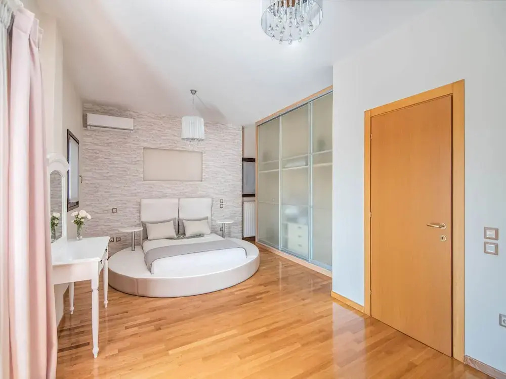Inviting Villa in Anavissos With Communal Pool
