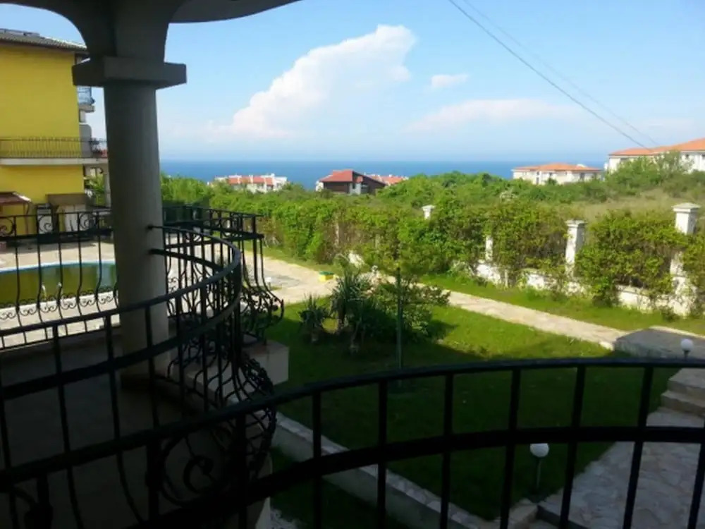 Menada Green Hills Apartments