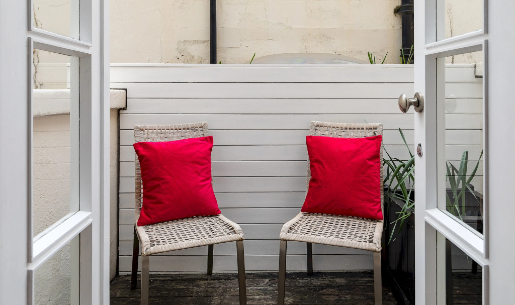 3-bed 3-bath with a private patio in Belgravia