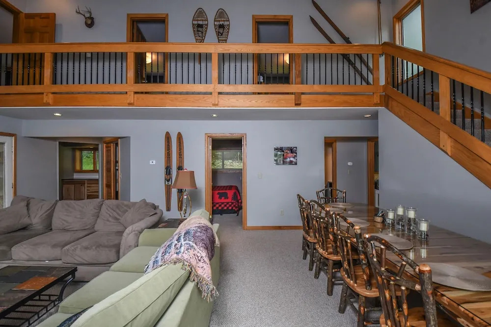 Lazy Bass Lodge