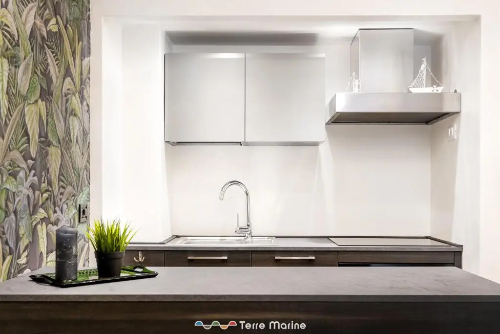 Suite 14, Terre Marine