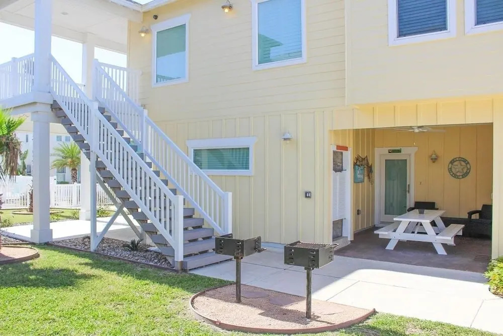 Sandy Craic (Good time) - 4 Br home by RedAwning