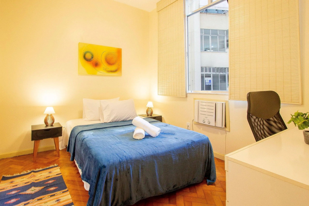 Copacabana 3qts Com Garagem, Internet 500mbs, Som Bluetooth E A Poucos Metros Da