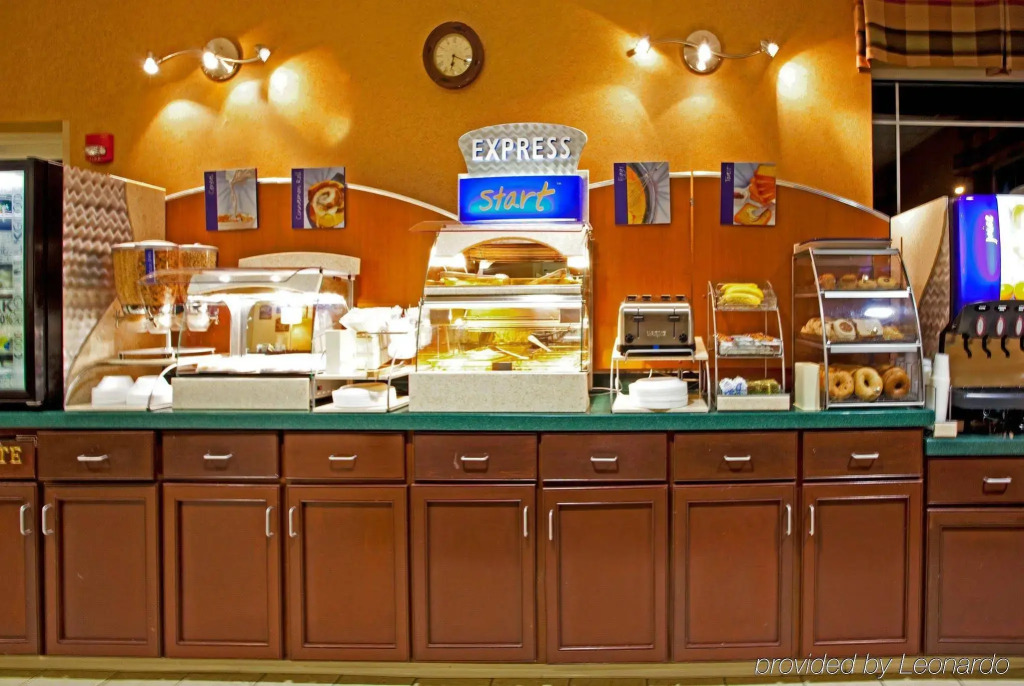 Country Inn & Suites by Radisson, Rochester-Pittsford-Brighton, NY