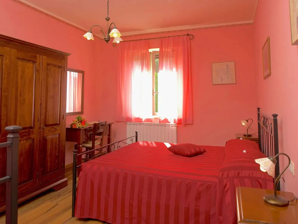 Spacious Farmhouse in Valfabbrica With Pool