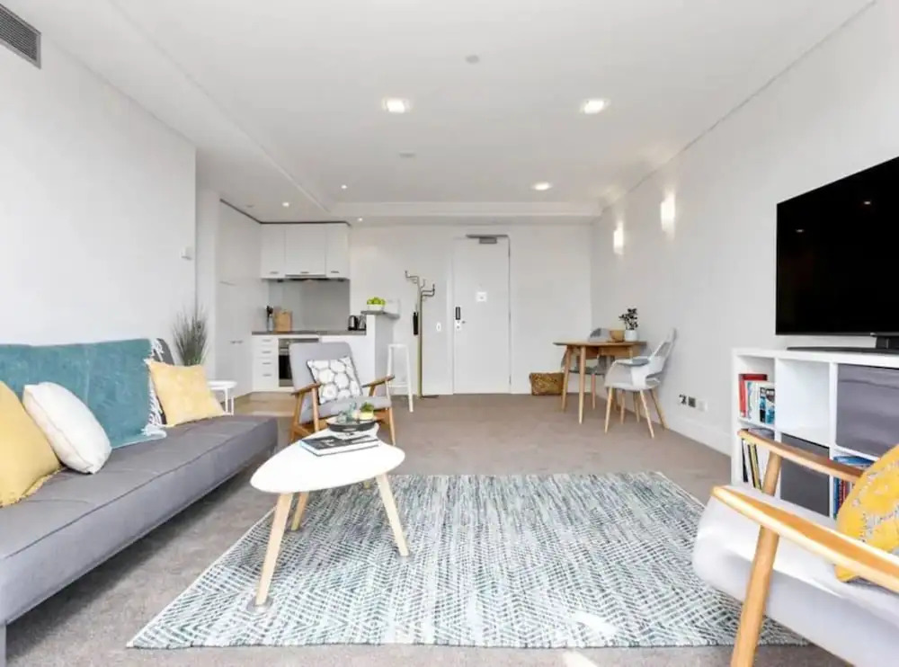 Bright 1 Bedroom Beauty with Balcony Zodiak Stays