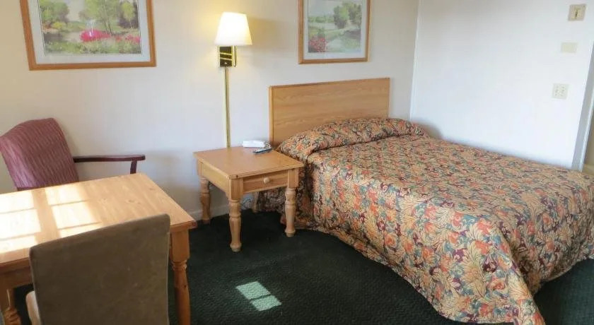 Pine Crest Motor Lodge