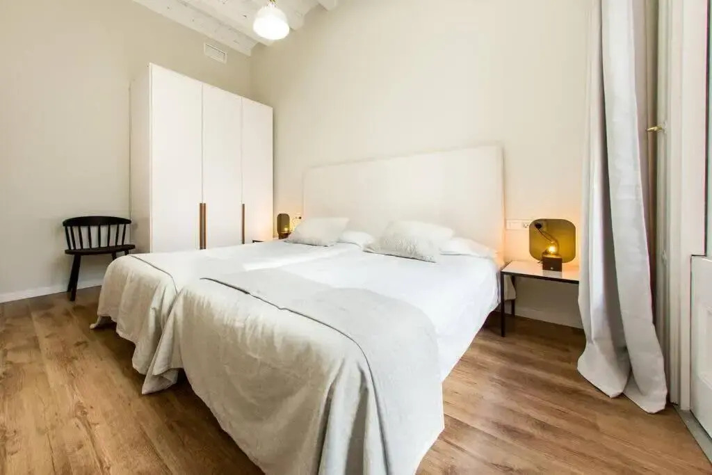 Bright and modern 4bedroom with terrace in Las Ramblas P2