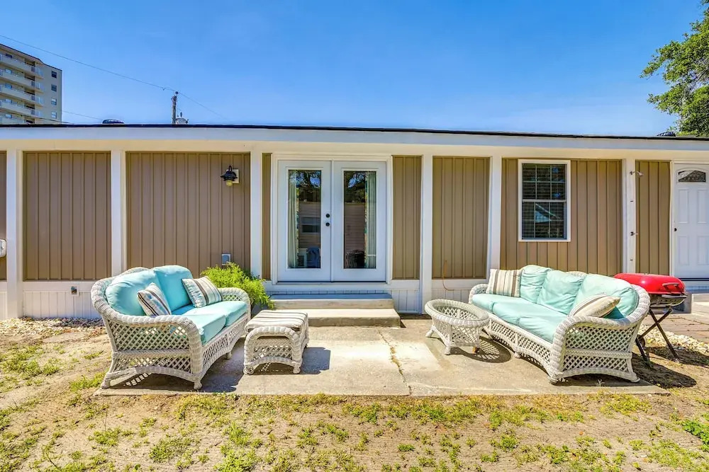 Walk to Ocean: Myrtle Beach Home w/ Screened Porch
