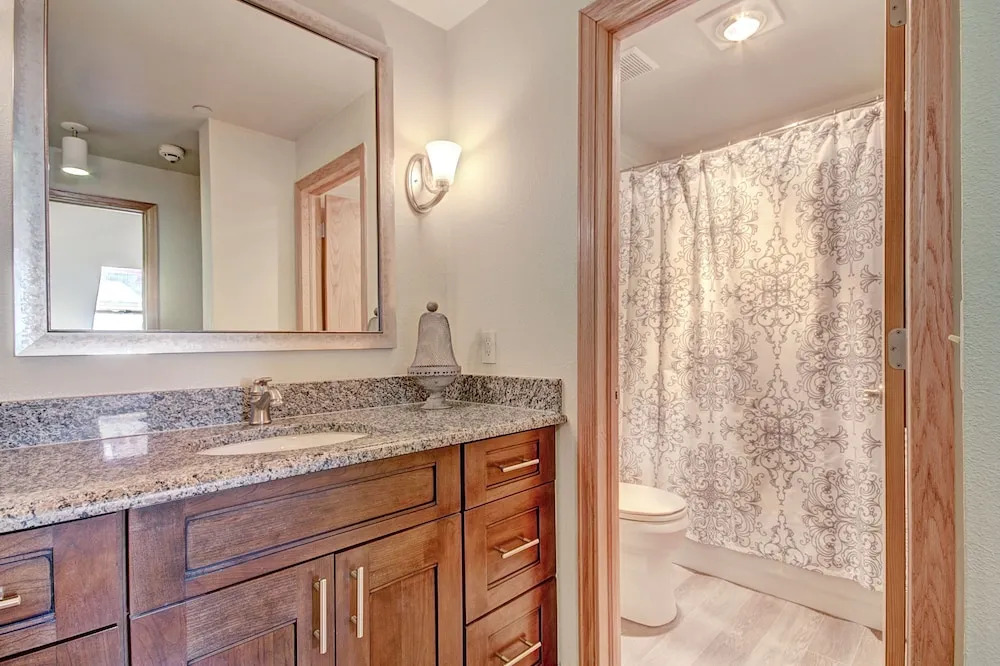 Luminous 2br 2ba - Upscale + Steps To Snowy Fun + Main St 2 Bedroom Condo by RedAwning
