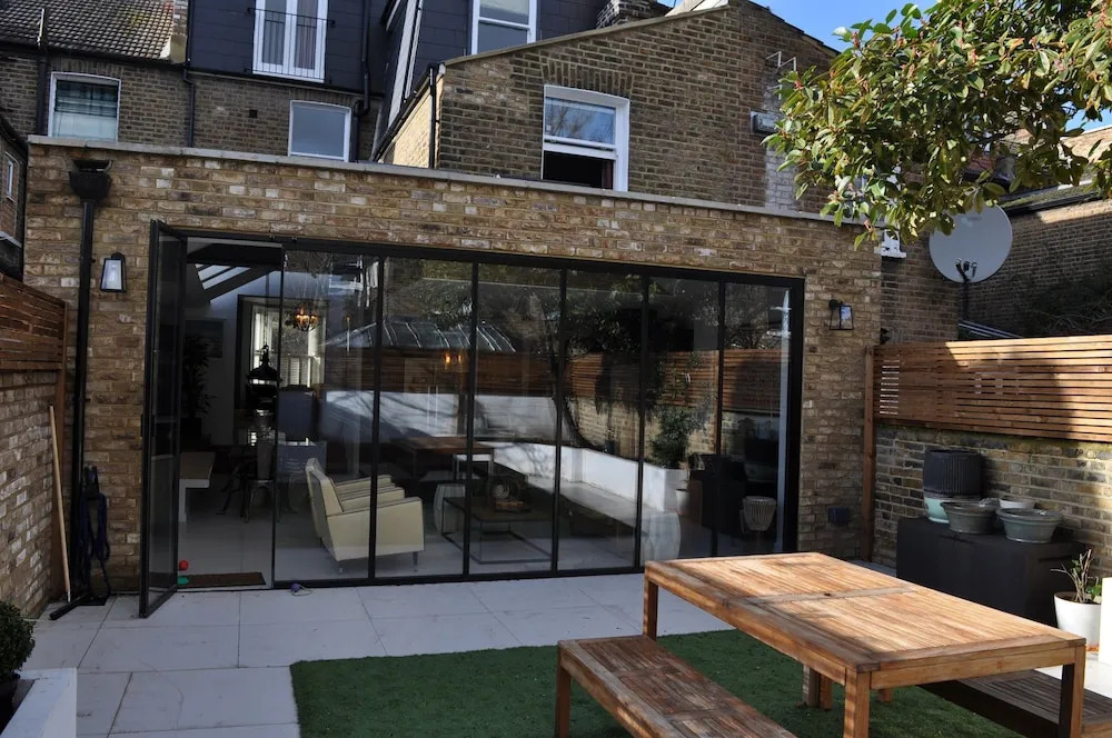 3 Bedroom Family Home In Shepherds Bush