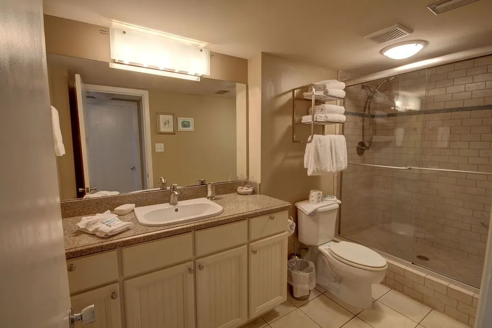 165 El Matador 1 Bedroom Condo by RedAwning