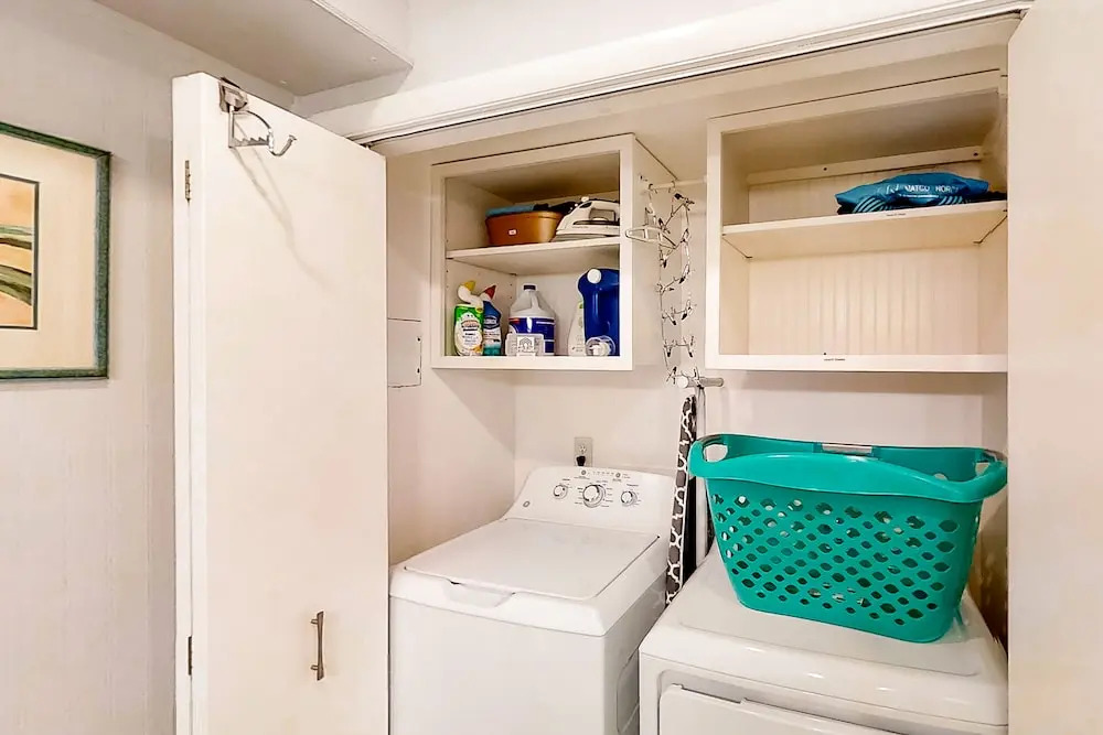 Two-story Condo With Pool, Tennis & Patio - 2 Short Blocks to the Beach