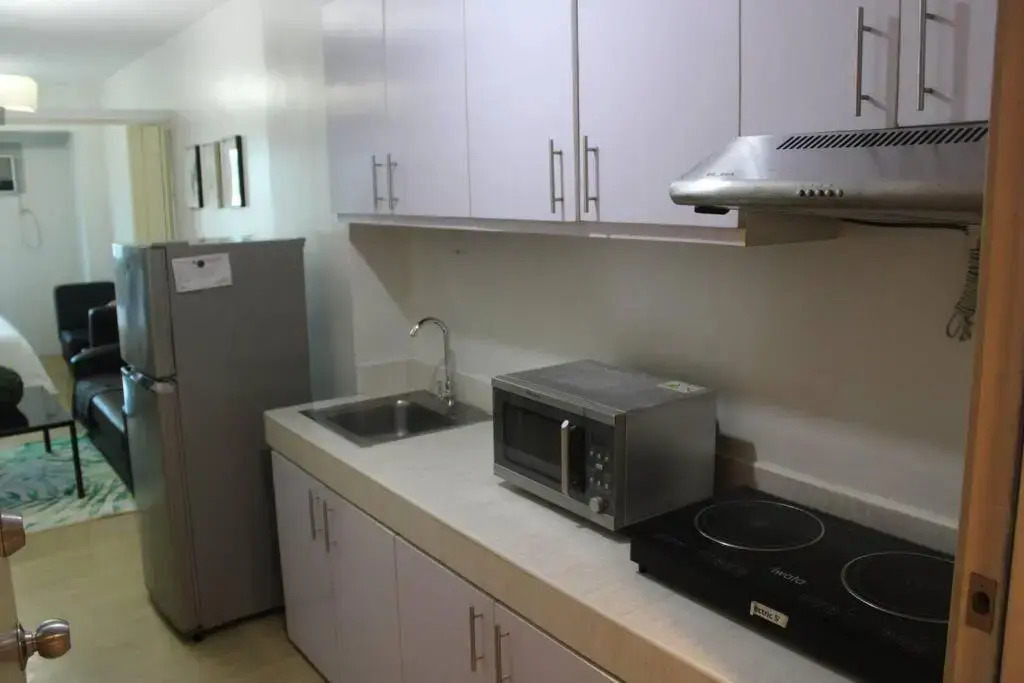 Huge A2J Executive Luxury 1BR Suite Near ABS CBN
