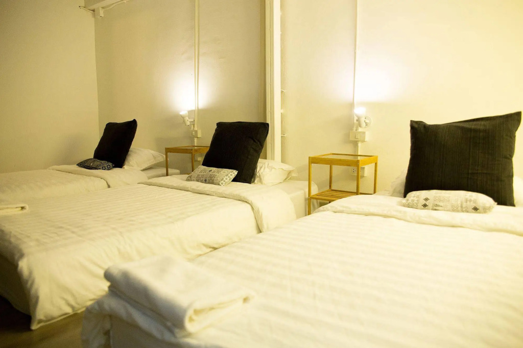 Two Gals And The Pig Boutique Hostel
