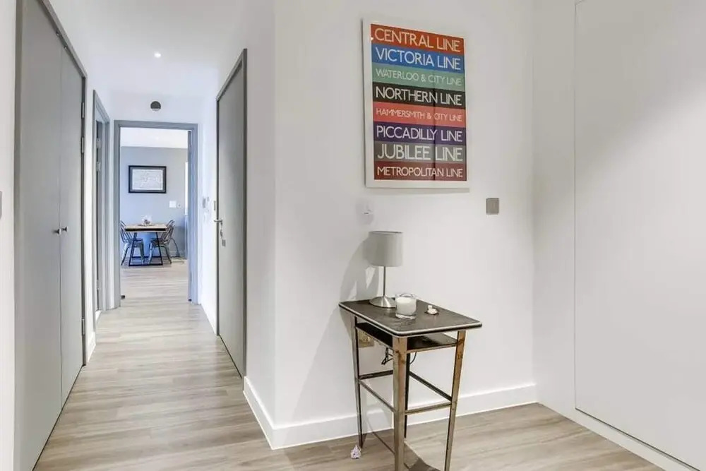 Modern 2bed W/balcony Sleeps 6 in Hackney