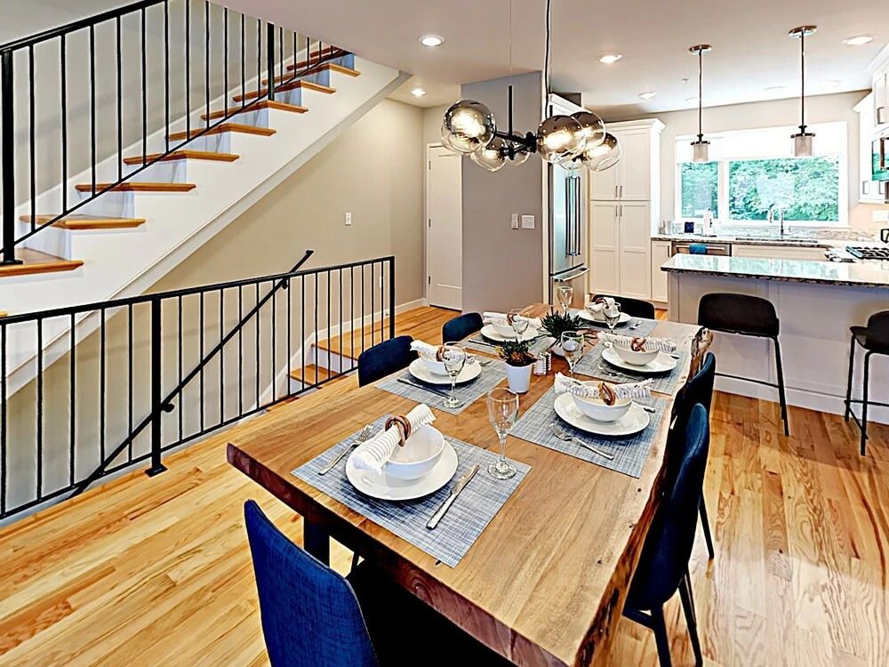 New 4-story Townhome 2 Bedrooms 2.5 Bathrooms Townhouse