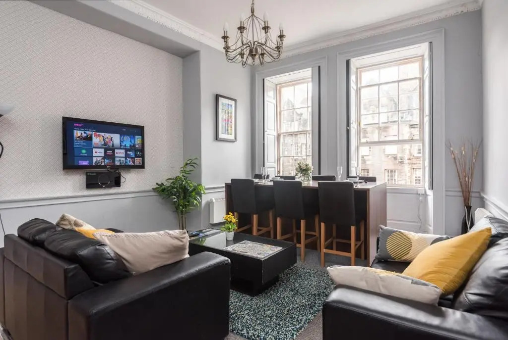 F&O Apartments - VIP Royal Mile 2 bed Apartment - Sleeps 4