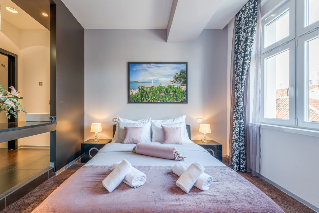 Starlight Luxury Rooms