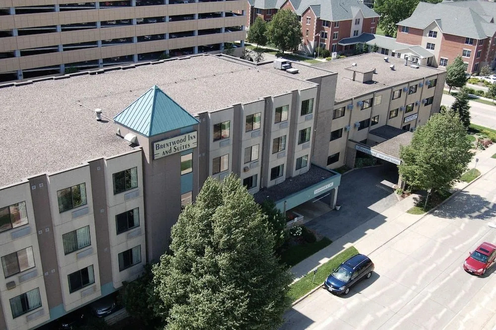 Brentwood Inn & Suites