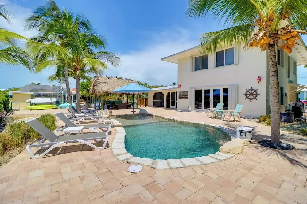Walk to Beach: Waterfront Home in Marathon