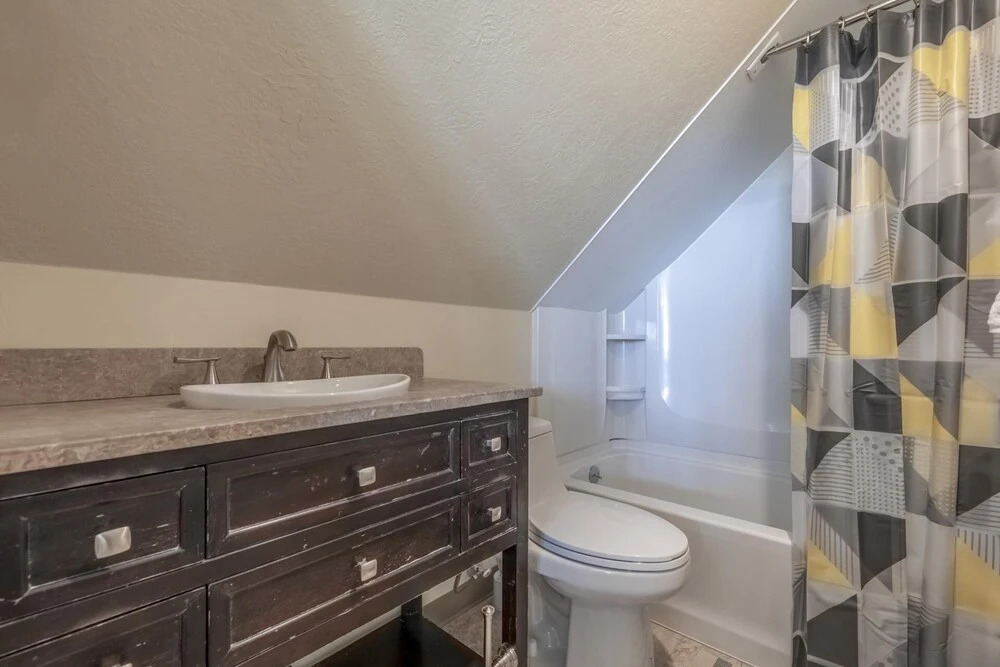 Family FUN Cabin! Sleeps 36, Mountainside w/ Beach Access, and Kid Paradise Yard