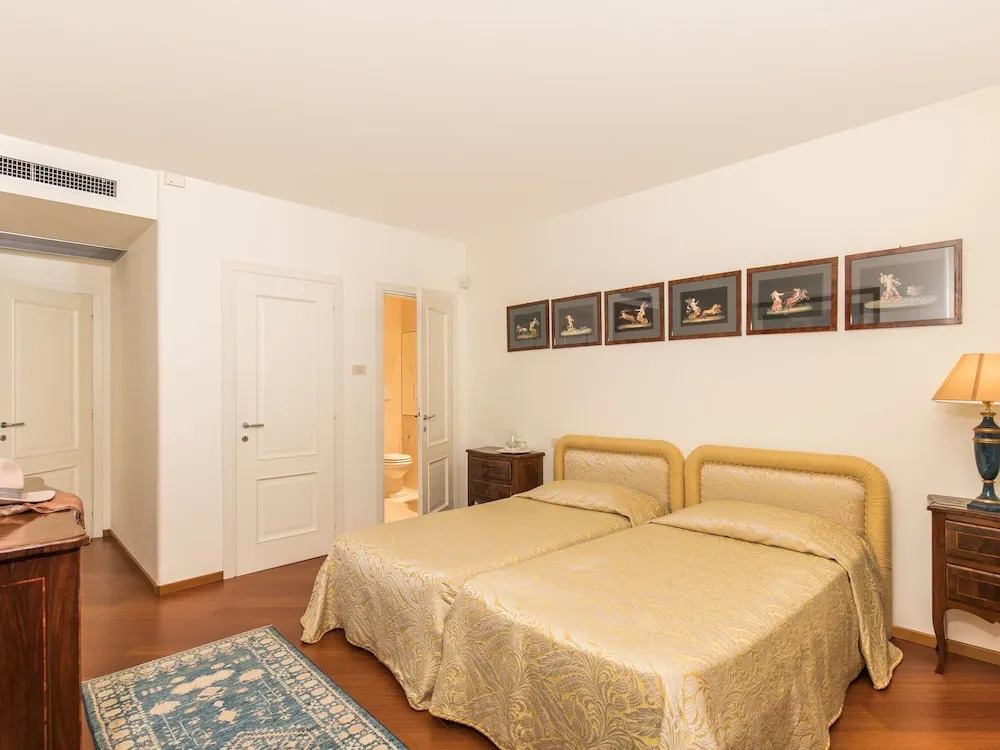 Stunning Villa in Badia Al Pino with Swimming Pool