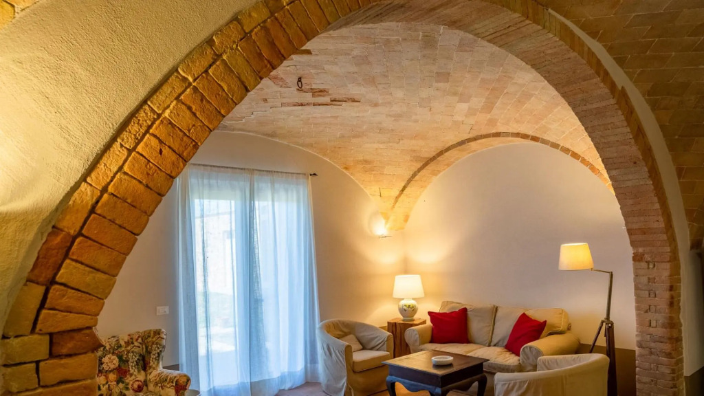 Thermal water and relaxation in Val D'Orcia-Podere La Piscina