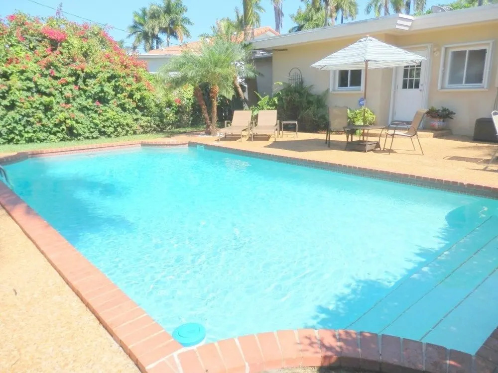 Lake Breeze 3/2.5 for 8 Large Pool Great Location