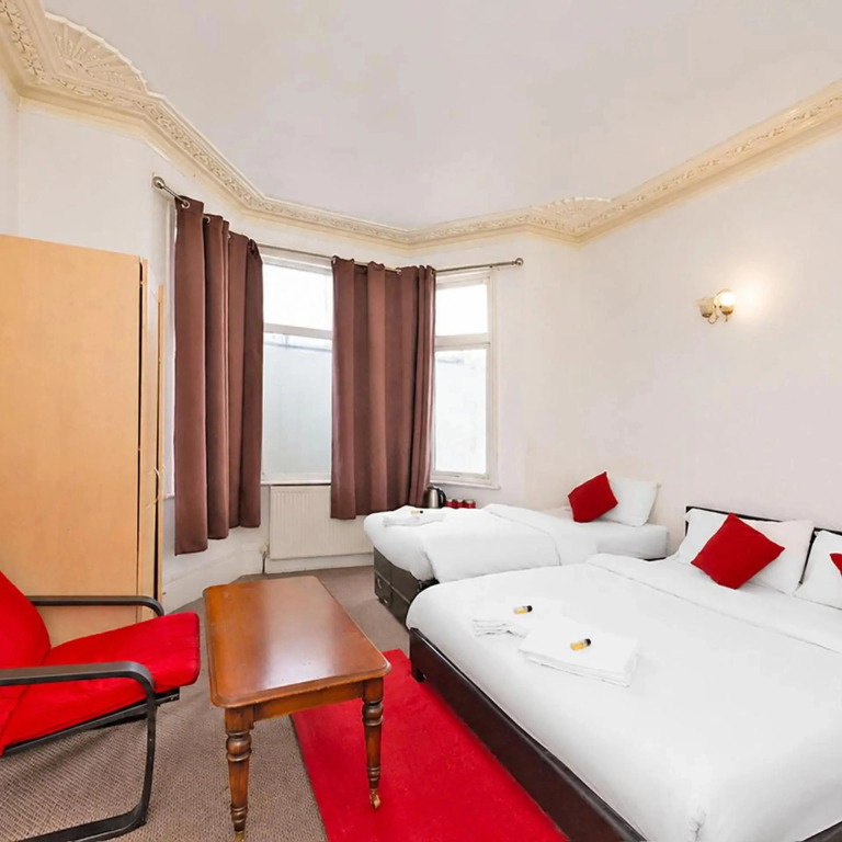OYO Saji Hotel