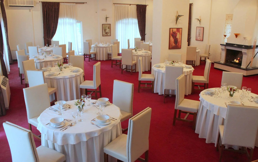 Famissi Eden Hotel