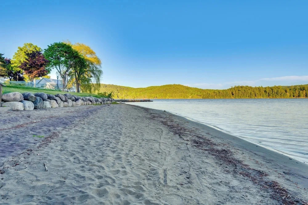 Close to Marina, Beach & Town! Schroon Lake Escape