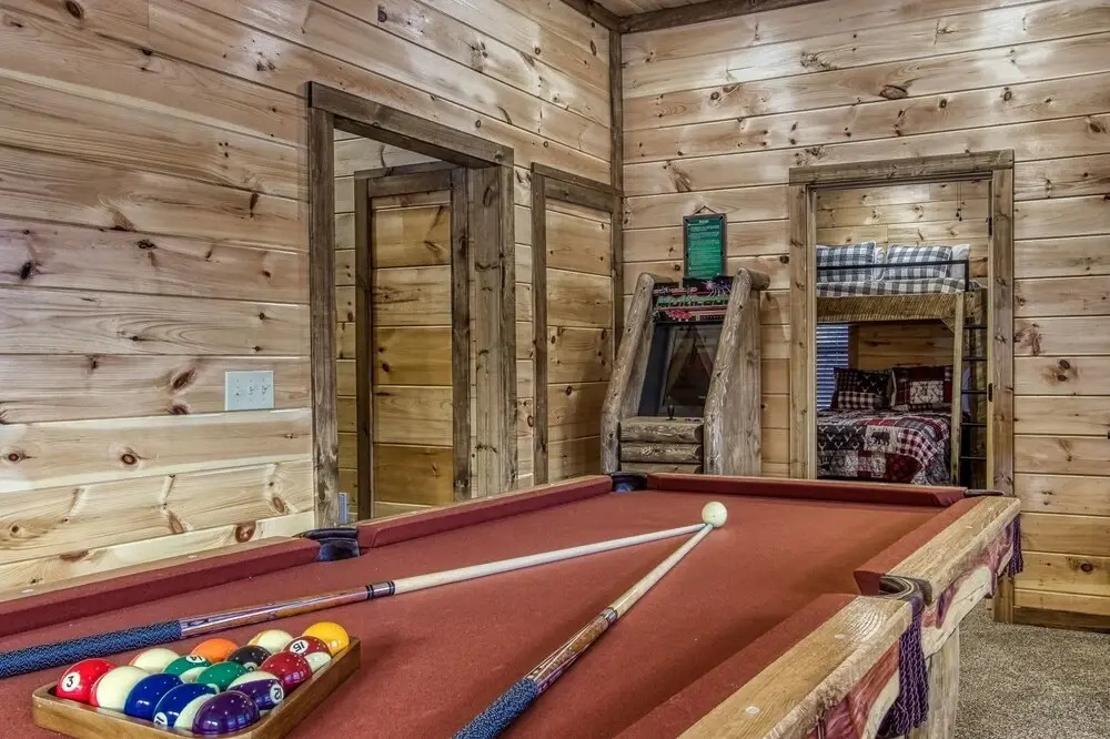 Ern805- Bearly Believe It! - Great Location! Close To Town And All The Action! 3 Bedroom Cabin by RedAwning