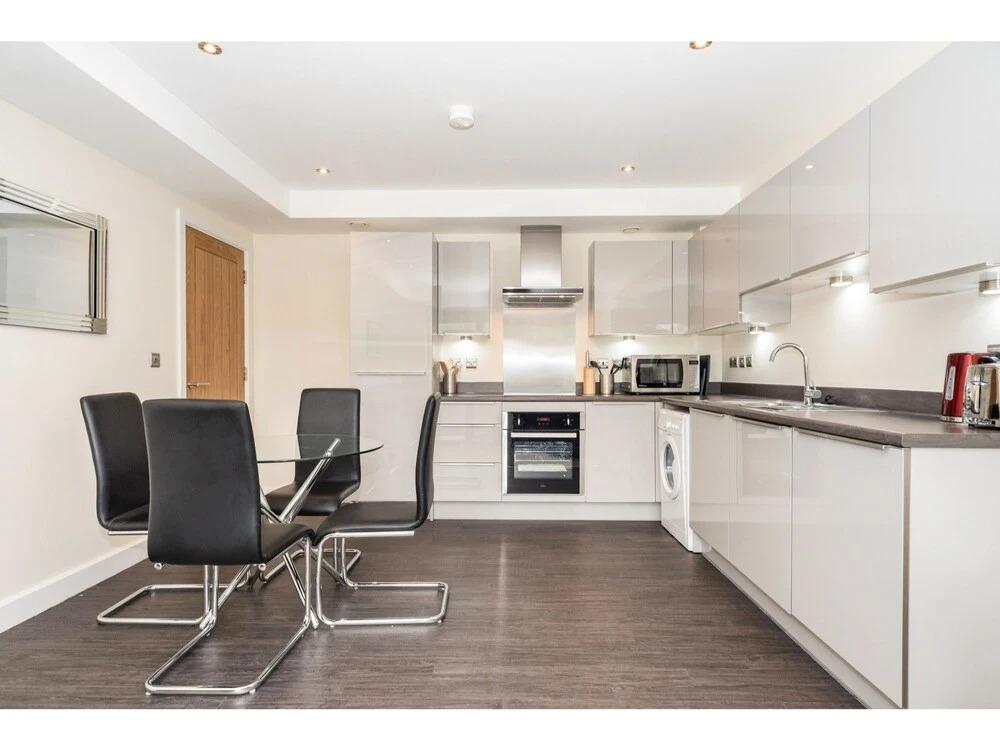 Luxury, Modern Apartment in York, Sleeps 4