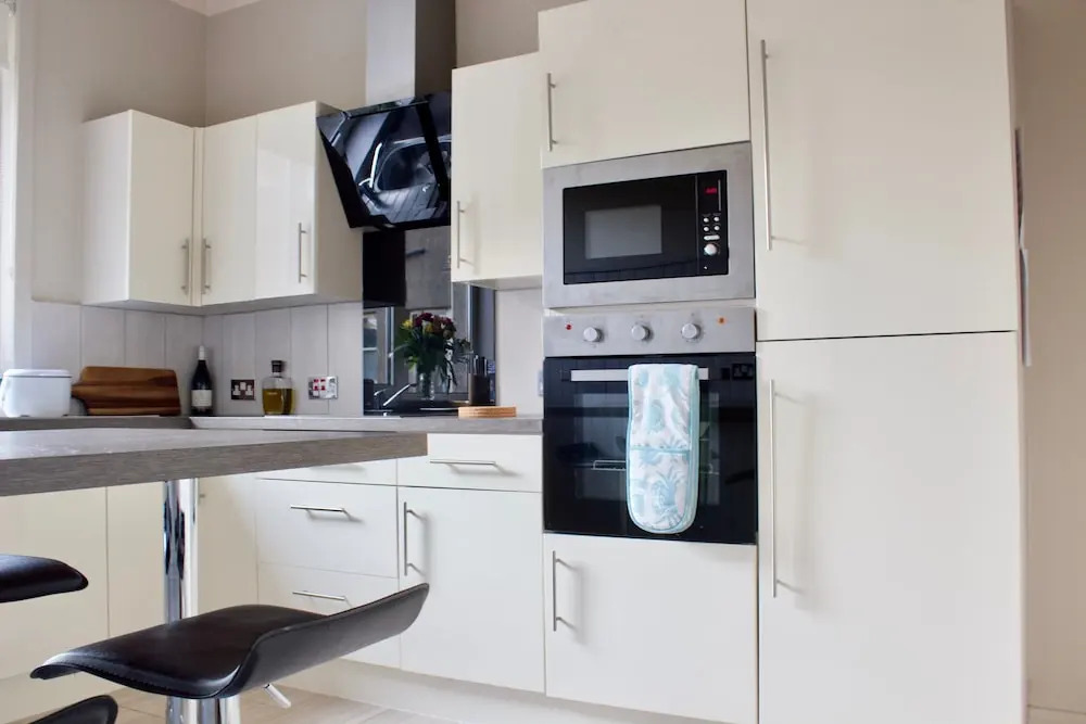 2 Bedroom Flat In Leafy Morningside