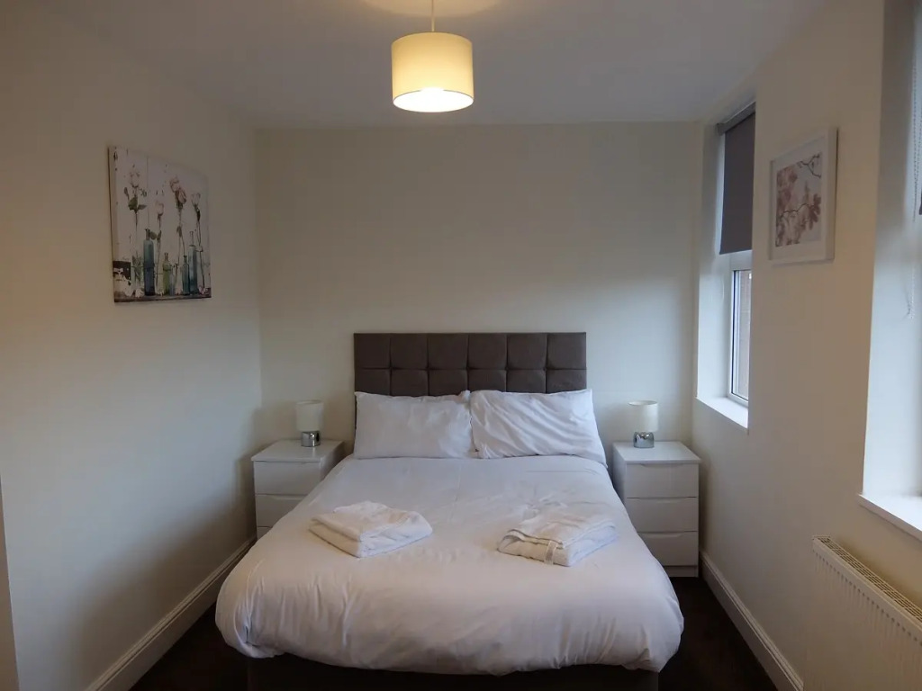 Twickenham Evergreen House by Vantage Apartments