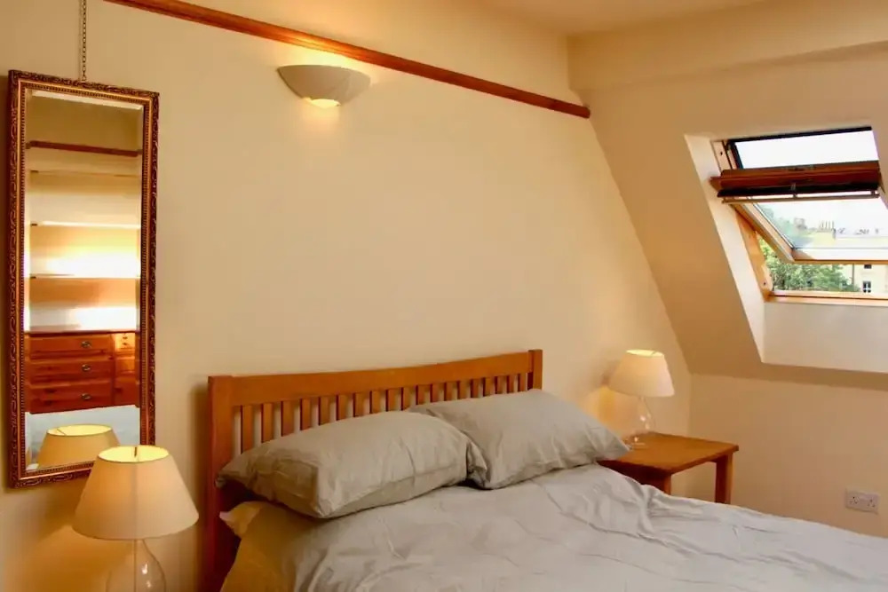 Homely 3 Bedroom Flat With Castle Views