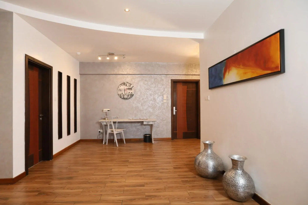 Bidwood Suite Hotel, Opposite Sarit Centre