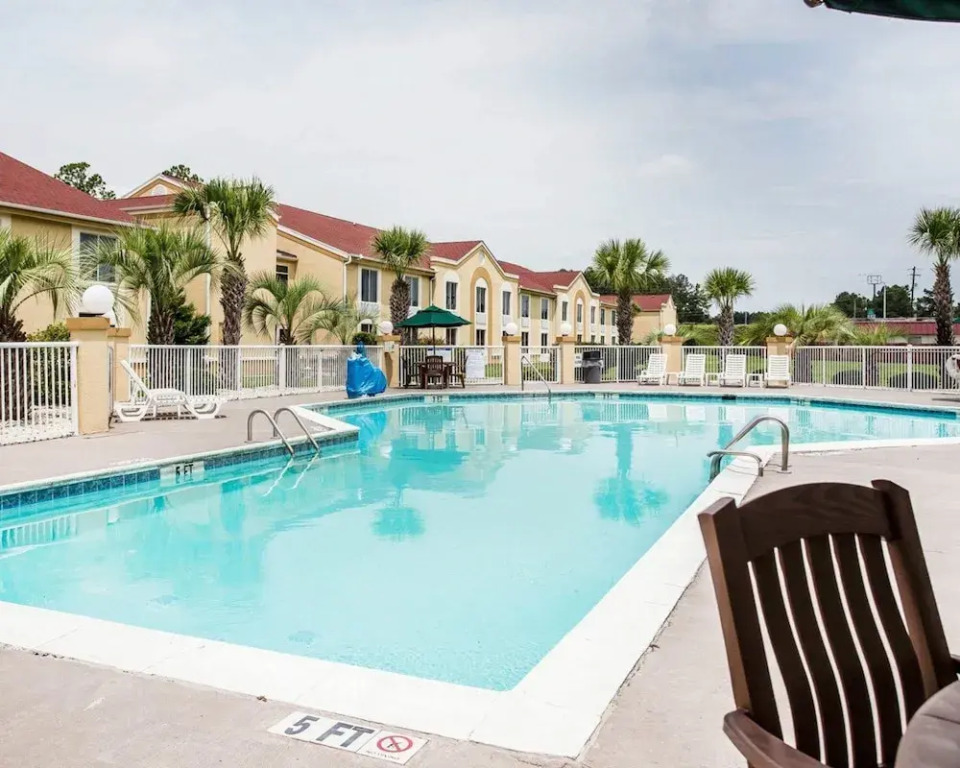 Comfort Inn & Suites
