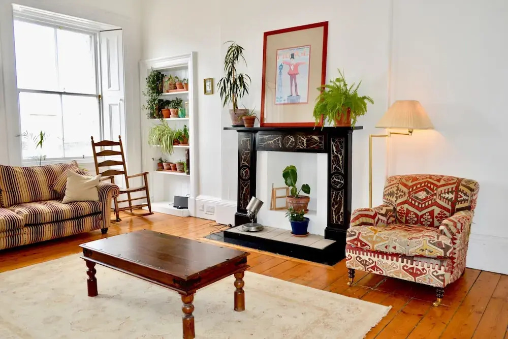 Sophisticated 2 Bedroom Edinburgh Flat Near Old Town