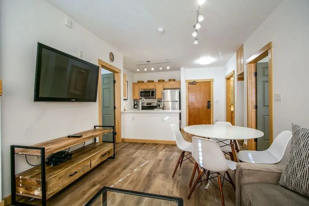 Sunstone 109 Remodeled Condo Great Complex Amenities with Ski-In Ski-Out by RedAwning